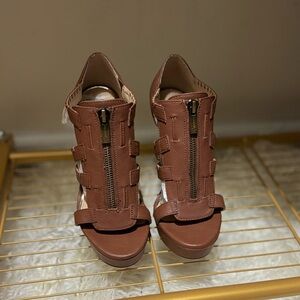JESSICA SIMPSON Brown Larina heels